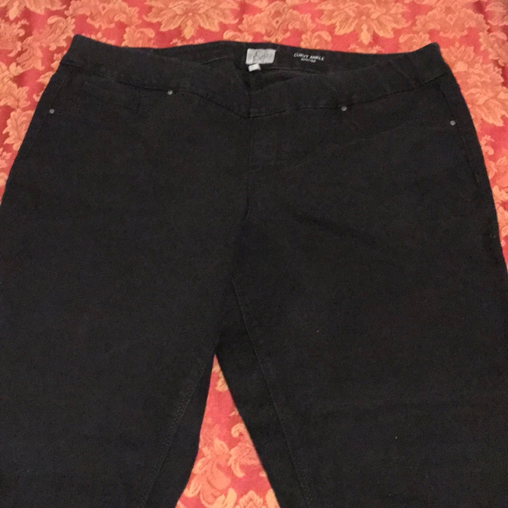 Black stretchy jeans, no button or zipper